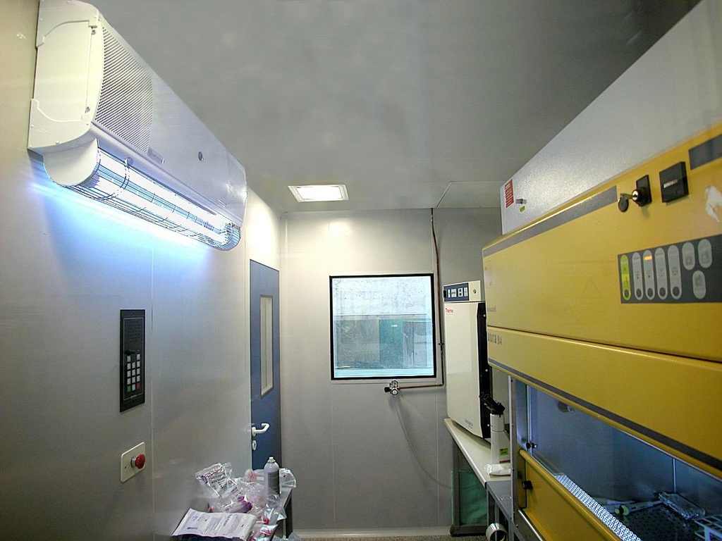 UV-FAN | Professioneller belüfteter UV-C-Luftreiniger hohe Leistung mit TIOX® Filterkatalysator | 150m³/h - 2 x 95W - 1040 x 320 x 130mm - IP20