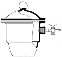 Exsikkatoren  "NOVUS", DN 300, mit Knopfdeckel,   Seitentubus, NS-Hahn und Kern NS 24/29,  ID Flansch 332 mm, AD 380 +/- 2 mm,   Höhe 433 mm, ca. Volumen 18,5 L,  DURAN® Glas 