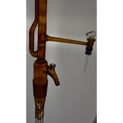 [3 124 105] (3 124 105) Pelletbüretten, 10 ml:0,02, DIN-AS, o. Zwischenhahn,  seitlicher  VENTILHAHN, PTFE-Spindel, Braunglas,   mit 2l Vorratsflasche, konf. bescheinigt o. Druckball    