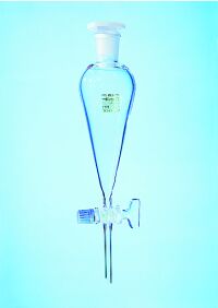 [2 647 500] (2 647 500) Squibb-Scheidetrichter, 500 ml, NS 29/32, Bohrung 2,5 mm,  PE-Stopfen, mit massiven NS-Hahnküken,  Boro 3.3, ungraduiert  VE = 2 Stück