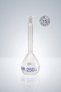 [HIRS282015327] Volumetric flask, USP-certified, plastic stopper with standard ground joint, markings in blue enamel, class: A, DURAN® borosilicate glass, clear, capacity: 5* ml, NS: 10/19, height: 70 mm